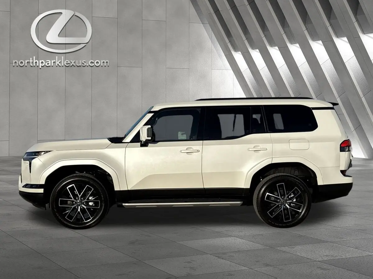 2025 Lexus GX Premium's photo