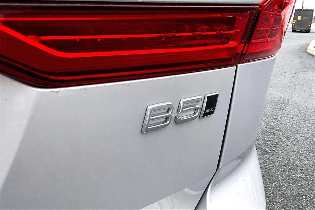 2024 Volvo - image 24