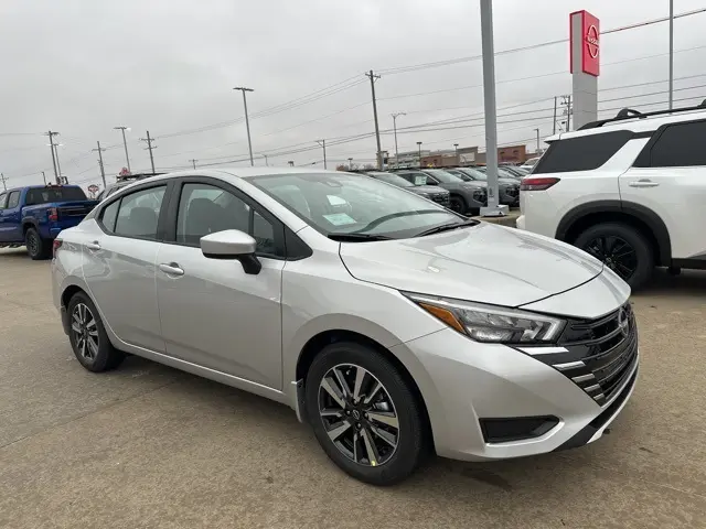 2025 Nissan Versa 1.6 SV photo 2