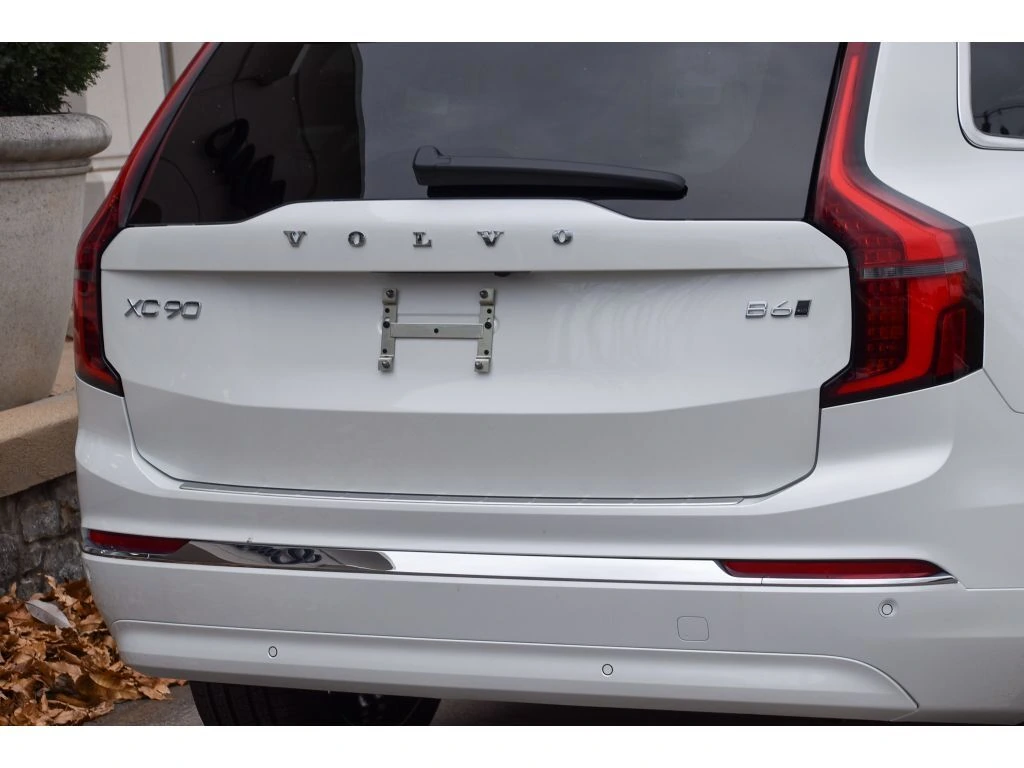 2026 Volvo - image 29