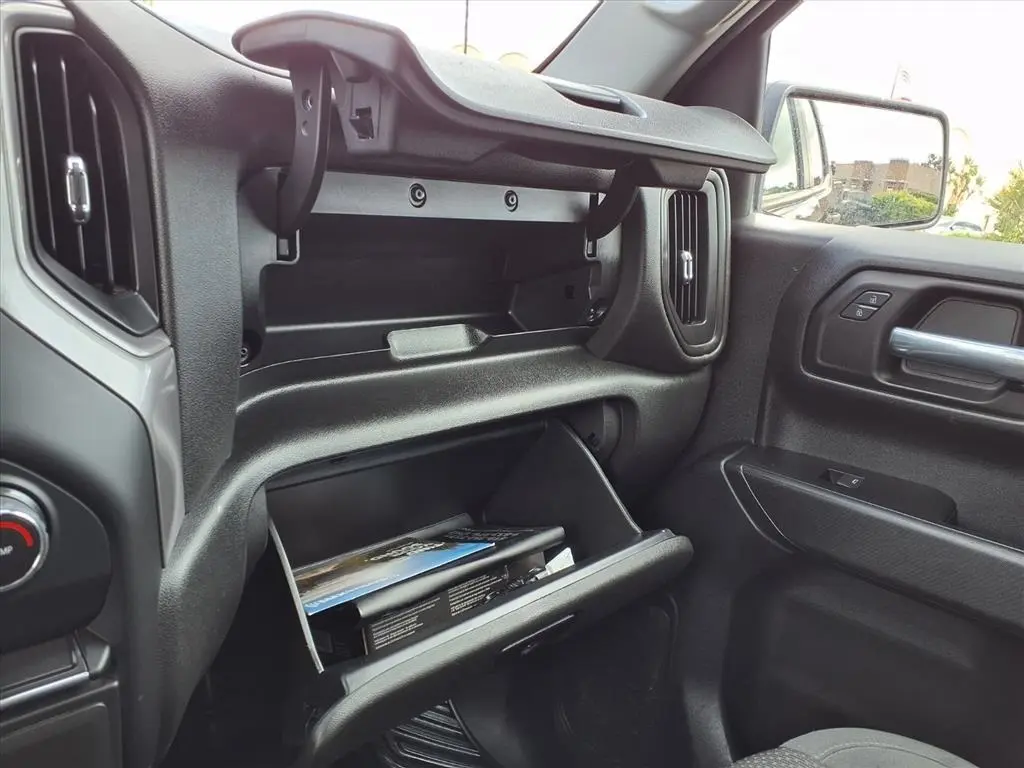 2022 Chevrolet Silverado 1500 Custom photo 24
