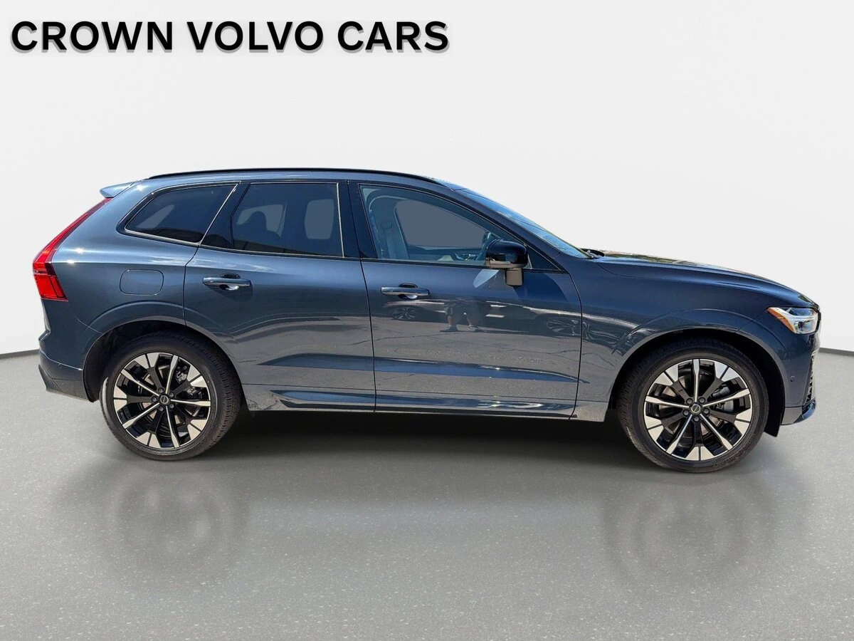 2026 Volvo - image 4