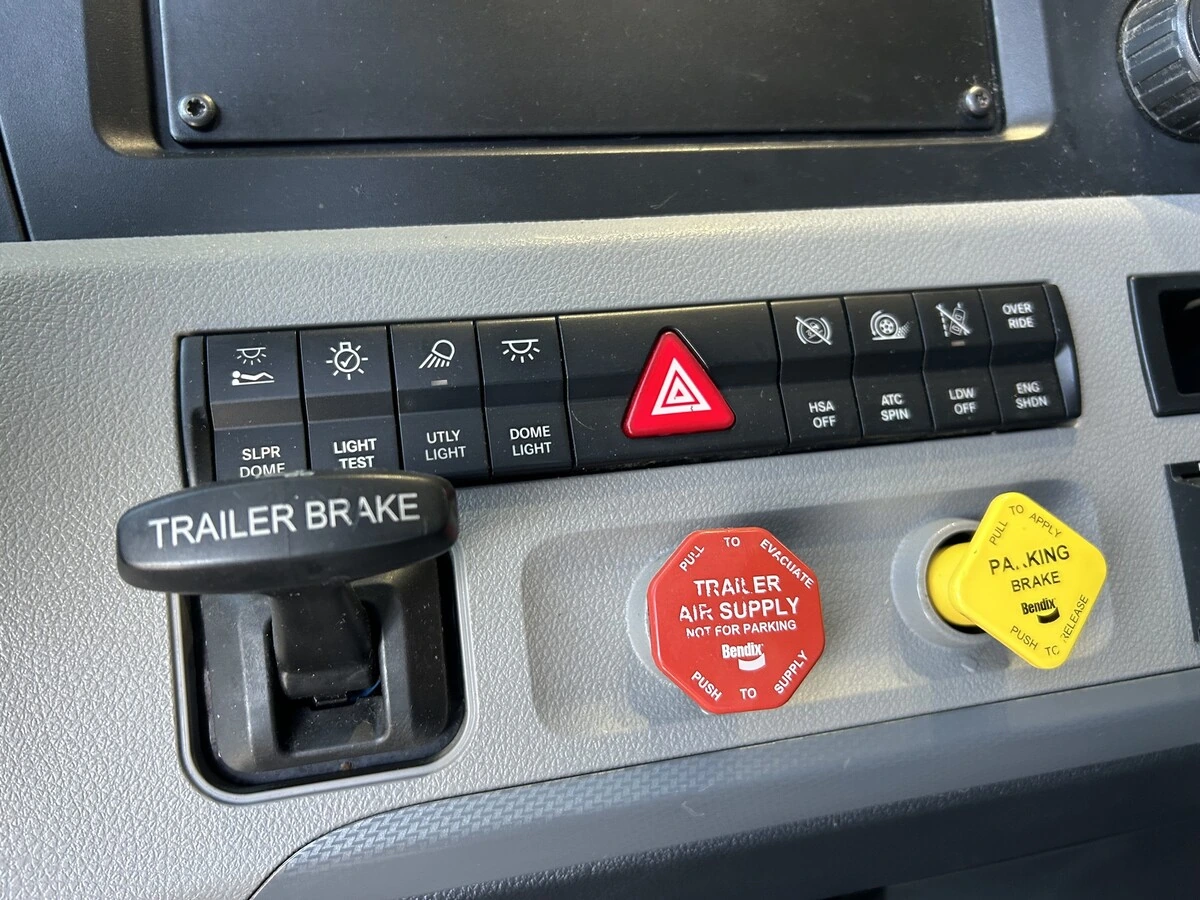 2020 Freightliner Cascadia - image 21