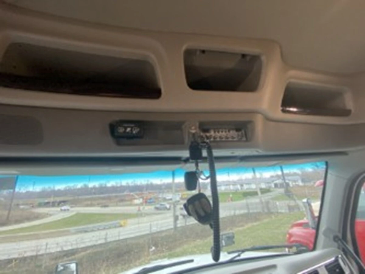 2020 Peterbilt 579 - image 11