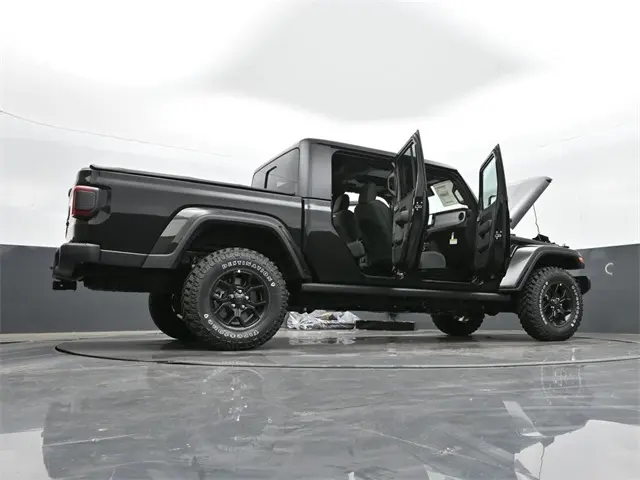 2024 Jeep Gladiator Willys photo 42
