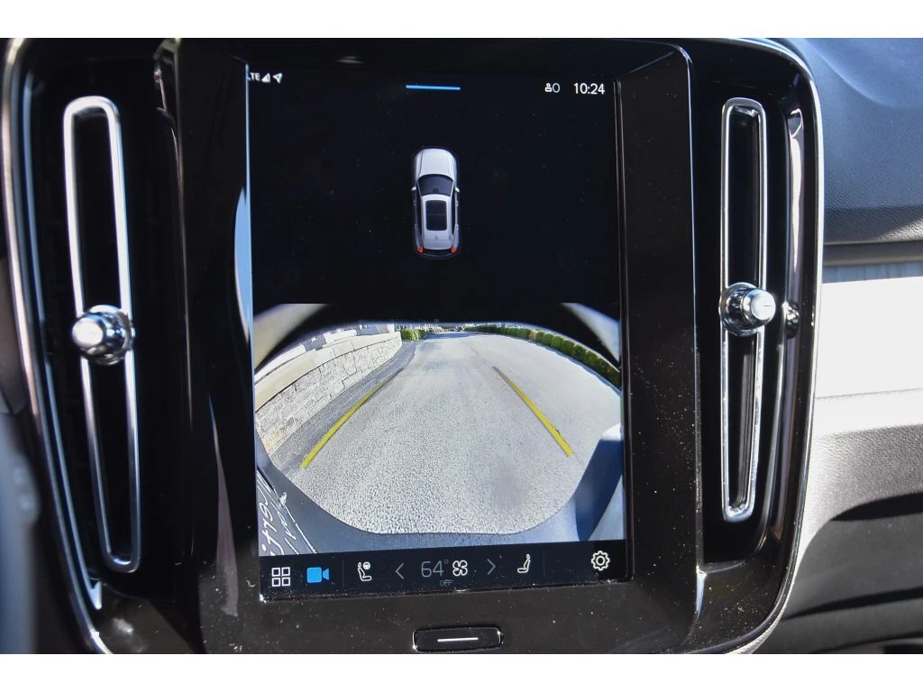 2025 Volvo - image 21