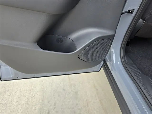 2026 Nissan Rogue SV photo 21