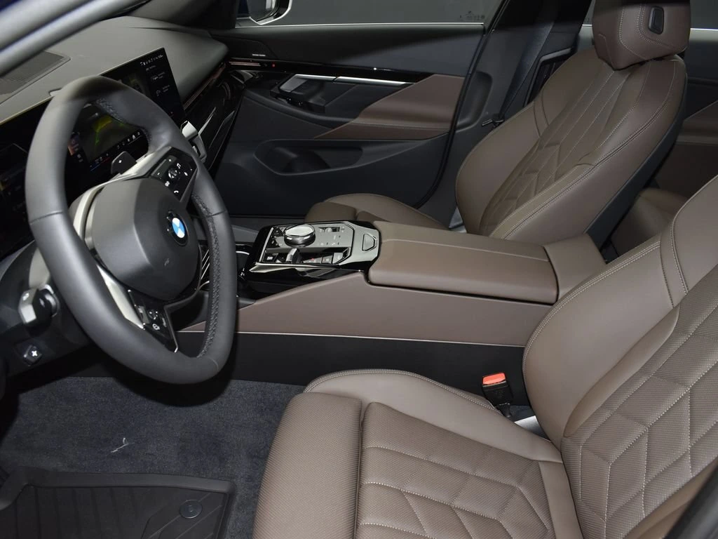 2026 BMW 5 Series 530i - Photo 13