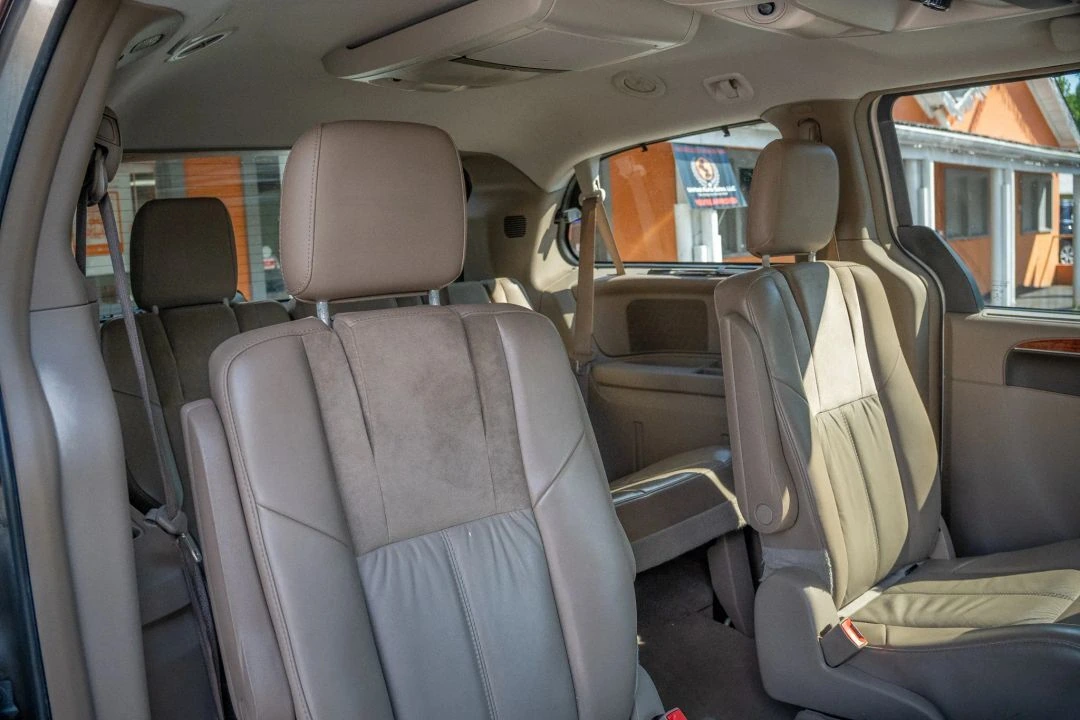 2015 Chrysler Town & Country Limited Platinum - Photo 25