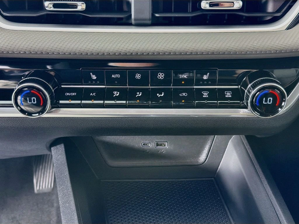 2027 Chevrolet Equinox LT - Photo 16
