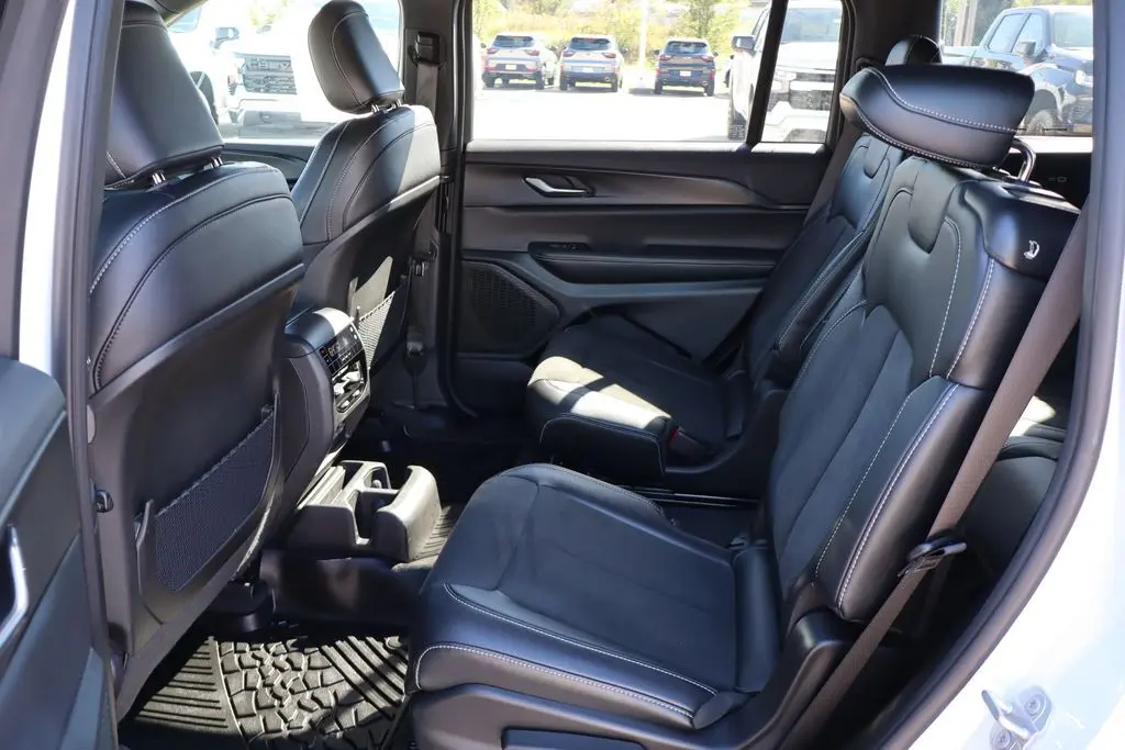 2024 Jeep Grand Cherokee Laredo photo 34