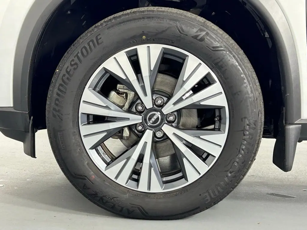2022 Nissan Rogue SV photo 33