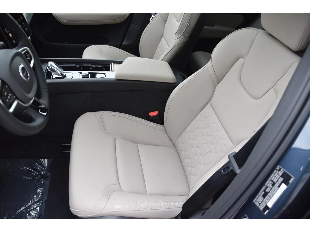 2026 Volvo - image 12