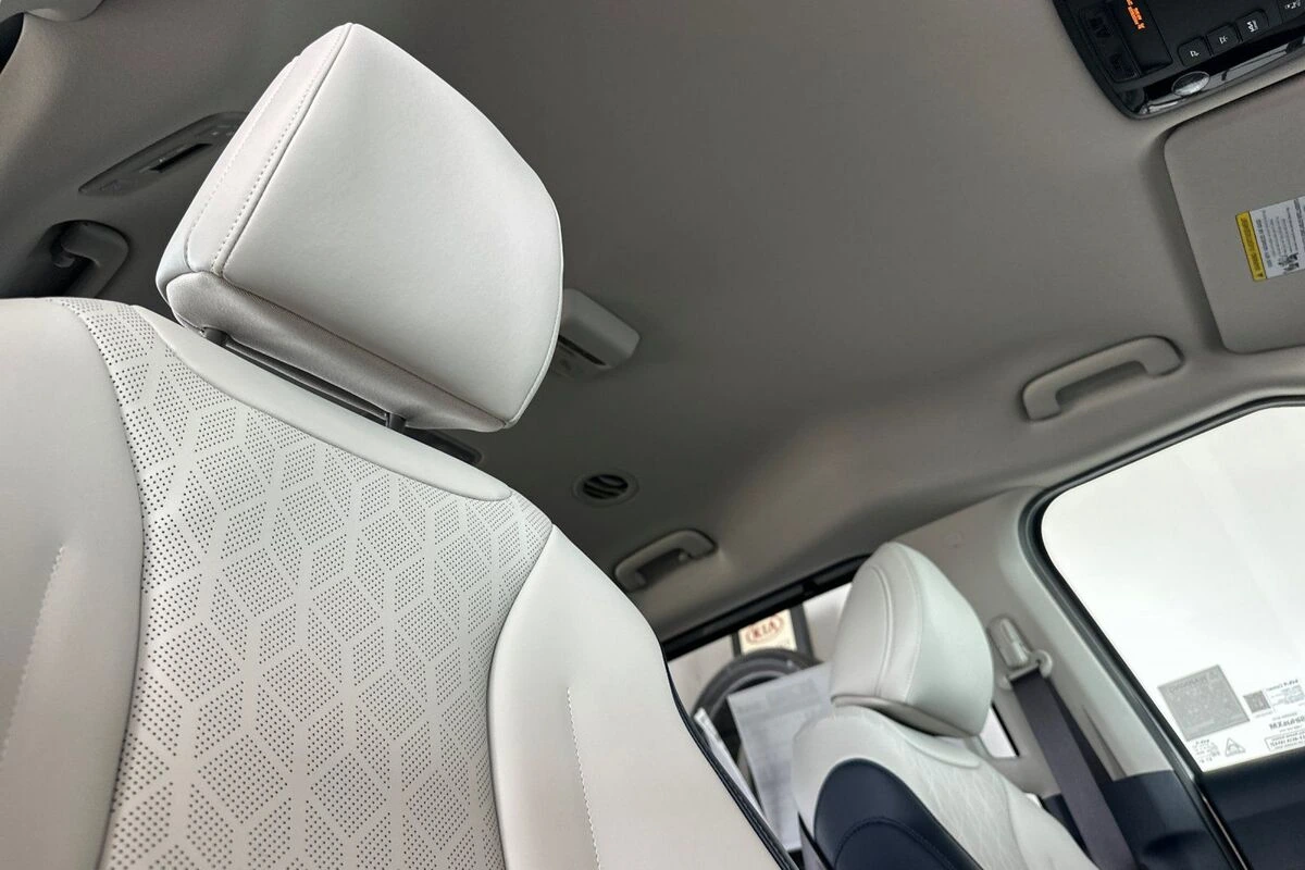 2026 Kia Carnival EX - Photo 18