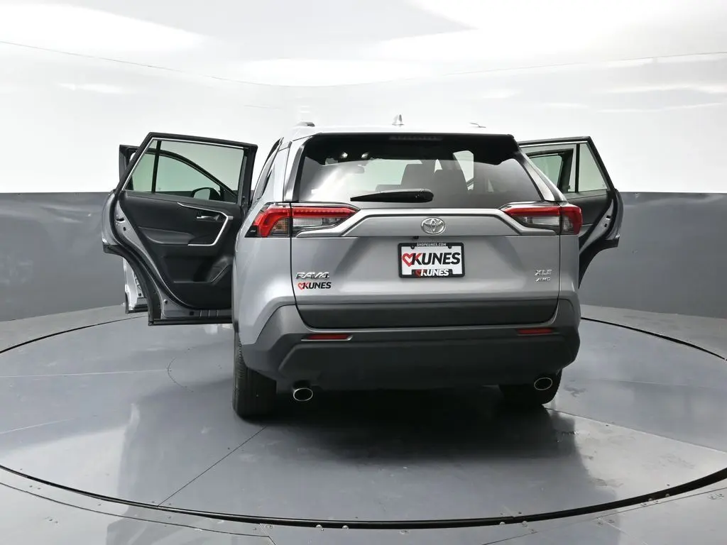 2024 Toyota RAV4 XLE photo 43