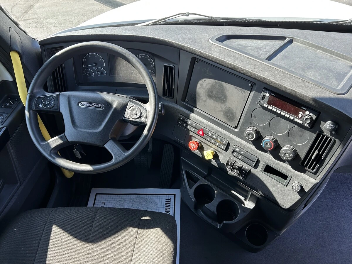 2024 Freightliner Cascadia - image 6