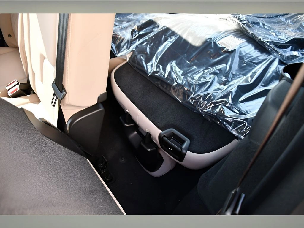 2026 Volvo XC90 Plus - Photo 16