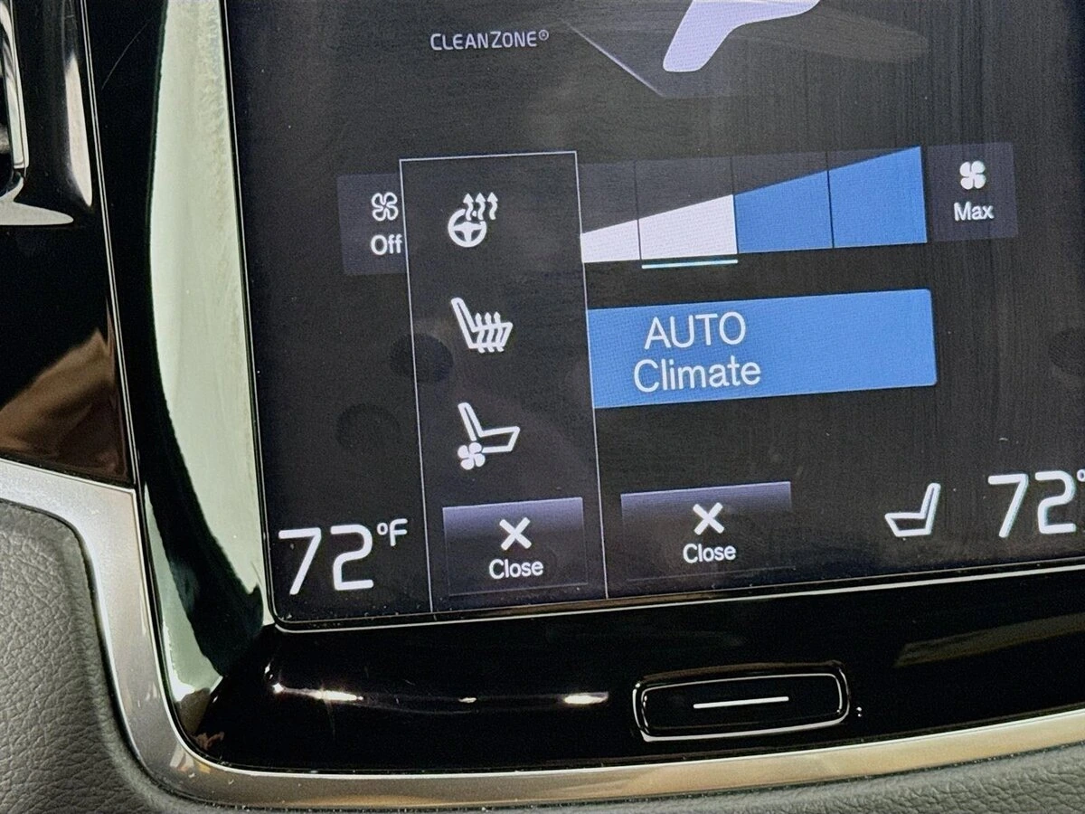 2022 Volvo - image 23