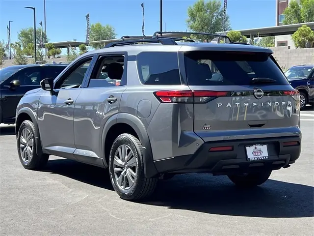 2025 Nissan Pathfinder SV photo 3