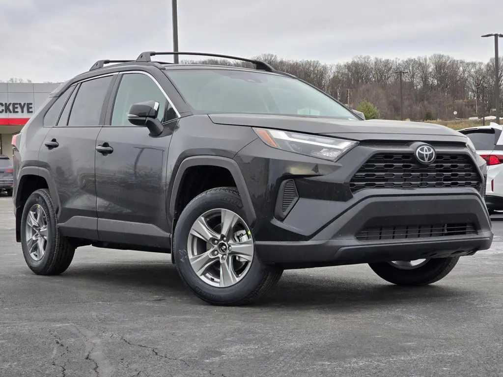 2025 Toyota RAV4 XLE's photo