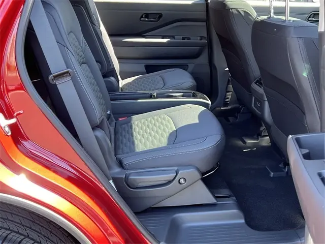 2025 Nissan Pathfinder SV photo 23
