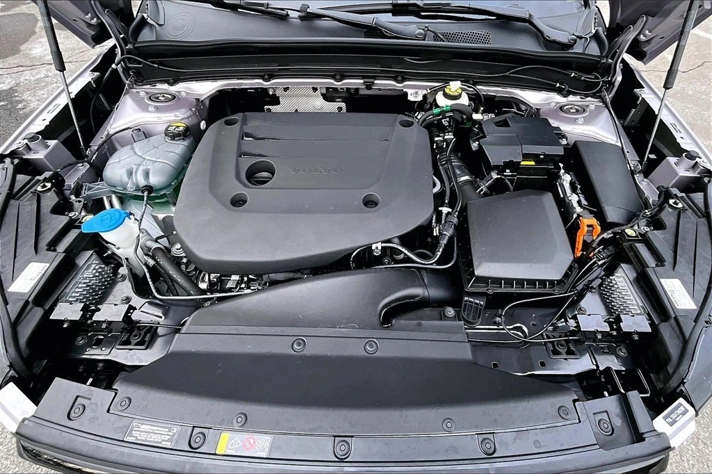 2026 Volvo - image 29