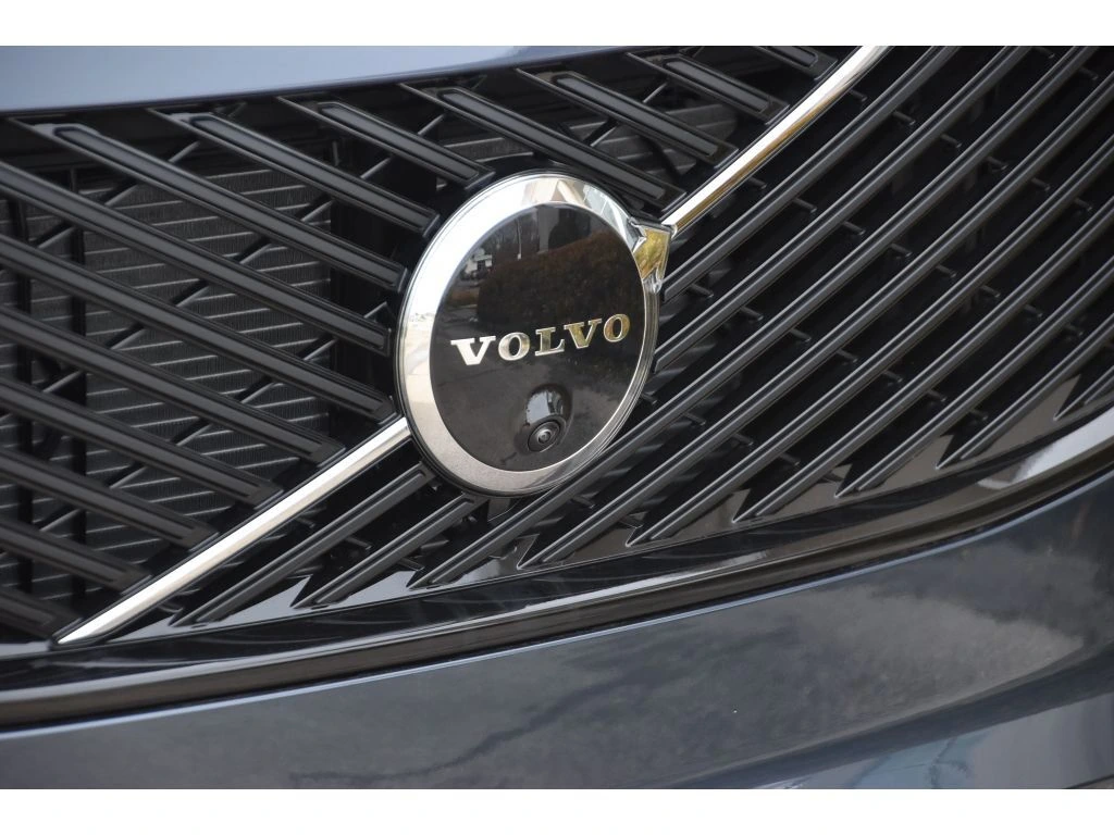 2026 Volvo - image 9