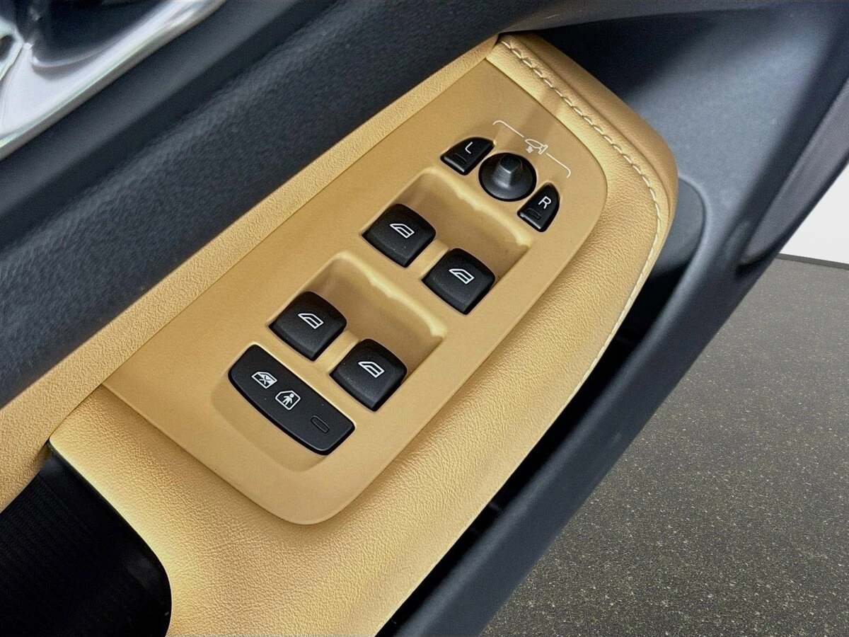 2023 Volvo - image 20