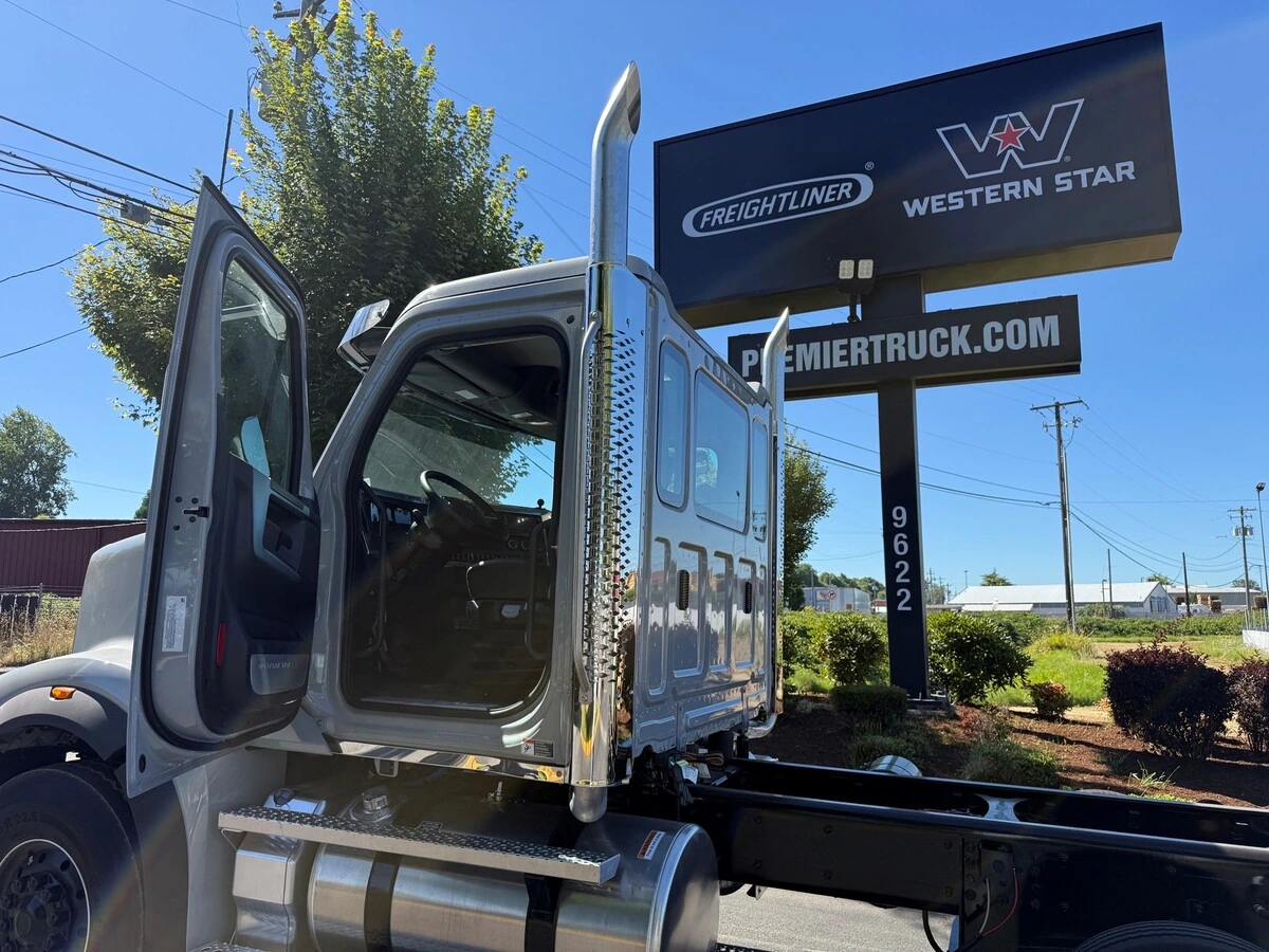 2027 Western Star 49X — photo 7