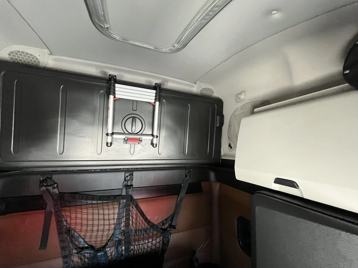 2022 Freightliner Cascadia - image 29