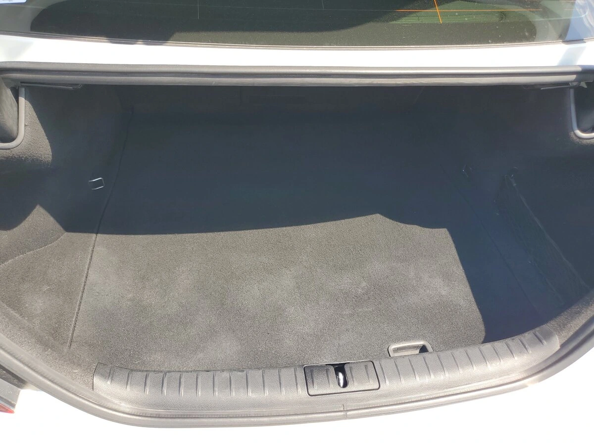 2022 GENESIS G70 Standard - Photo 9