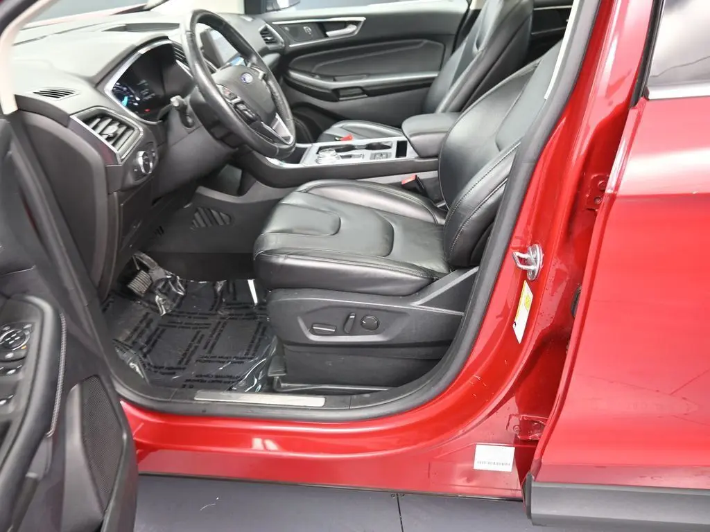 2021 Ford Edge Titanium photo 21