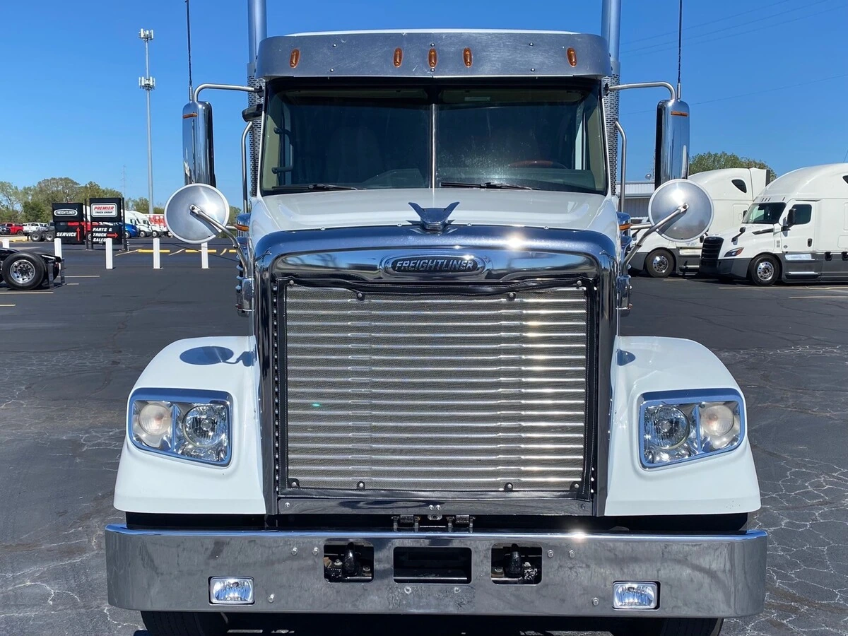 2023 Freightliner 122SD — photo 8
