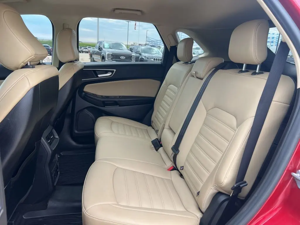 2020 Ford Edge SEL photo 20