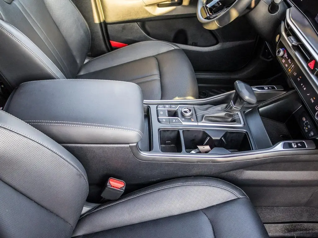 2025 Kia Sorento S photo 13