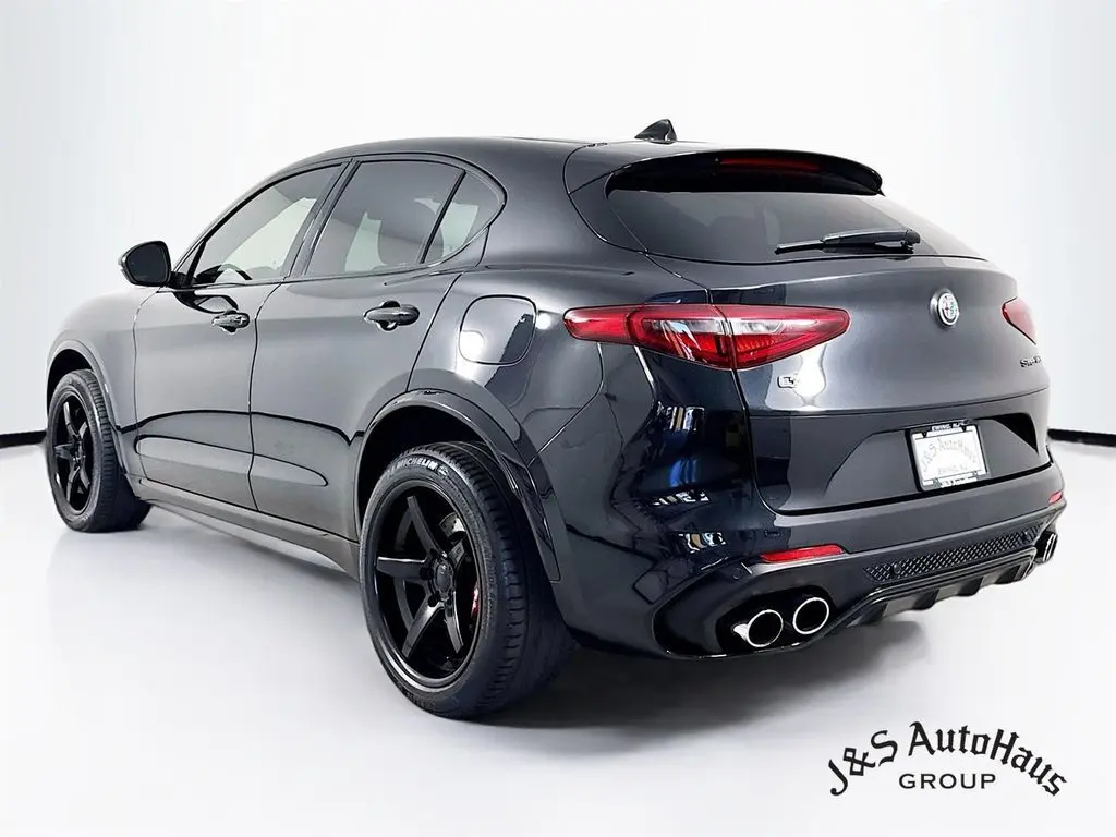 2021 Alfa Romeo Stelvio Quadrifoglio photo 5