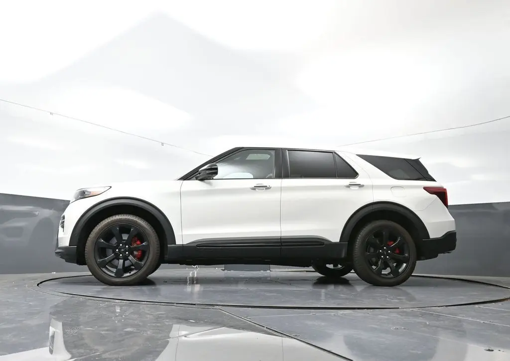 2021 Ford Explorer ST photo 39