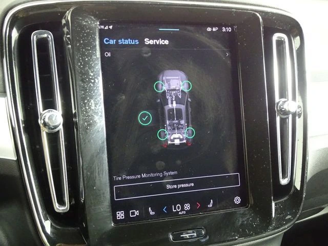 2025 Volvo - image 35