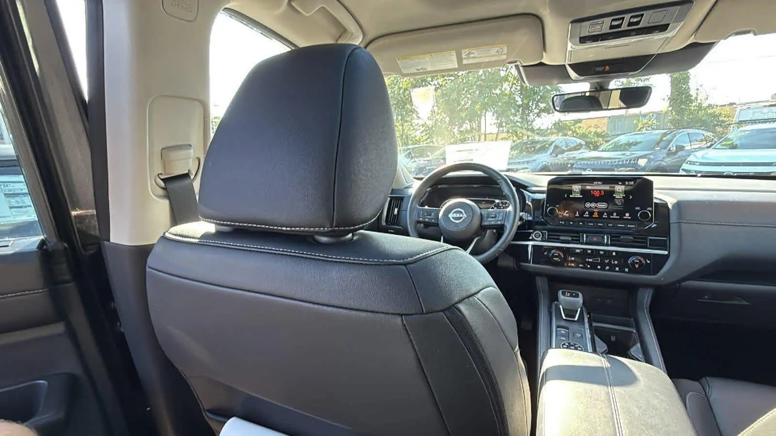 2024 Nissan Pathfinder SL photo 17