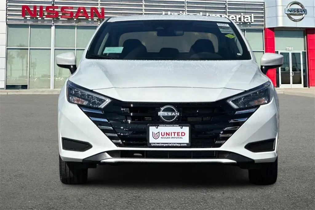 2025 Nissan Versa 1.6 SV photo 9