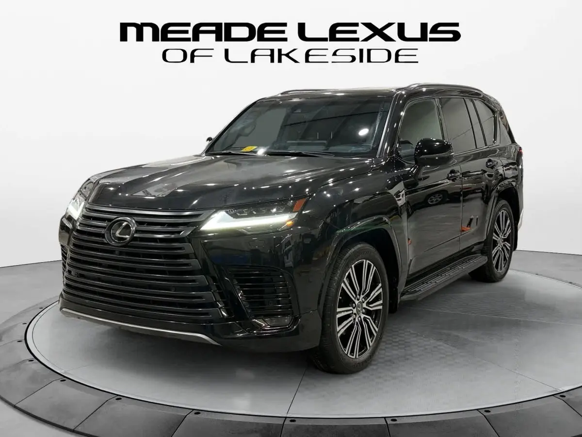 2023 Lexus LX Luxury's photo