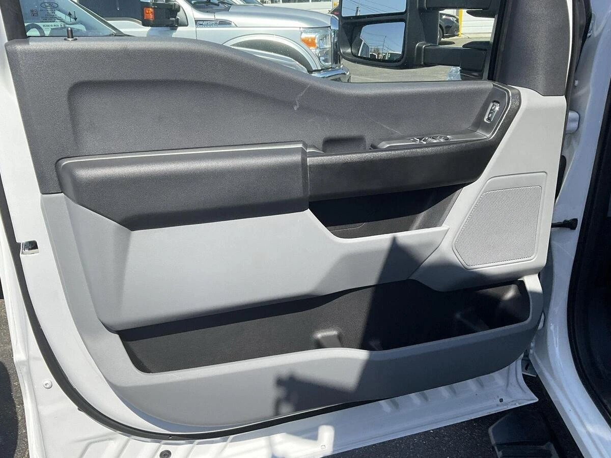 2026 Ford F-350 Super Duty Chassis Cab XL - Photo 10