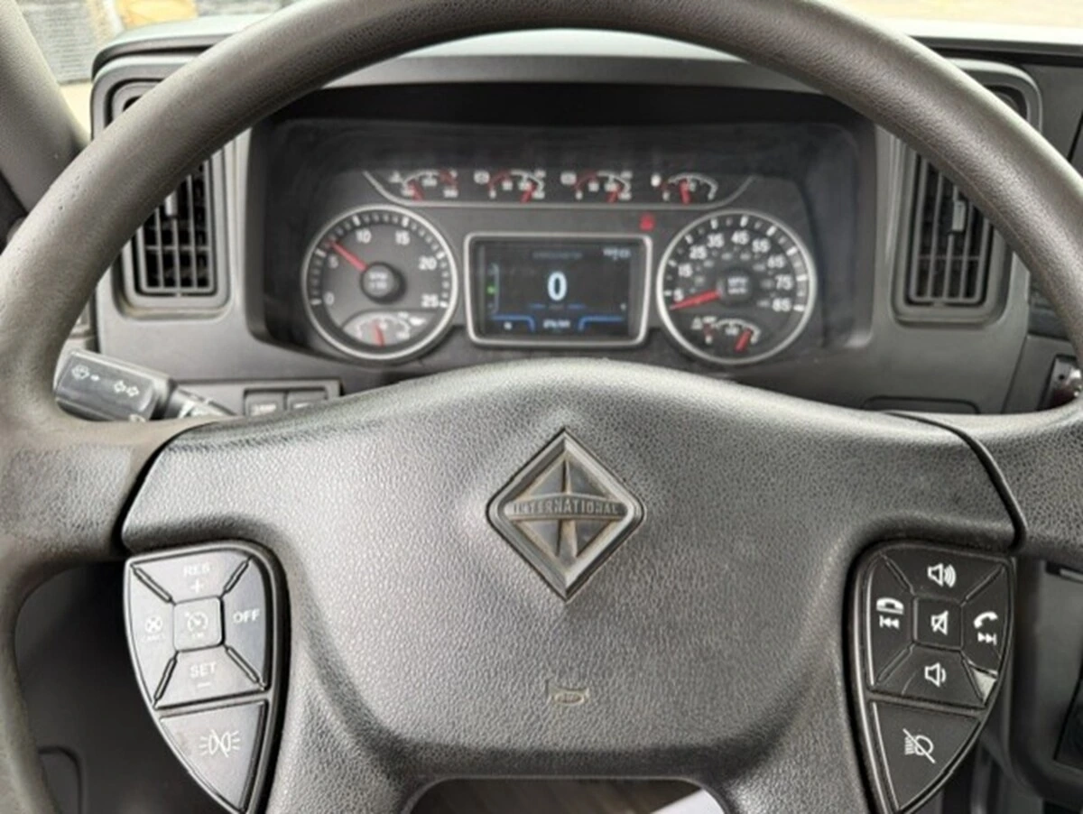 2019 International LT in Bridgeport, CT — photo 8
