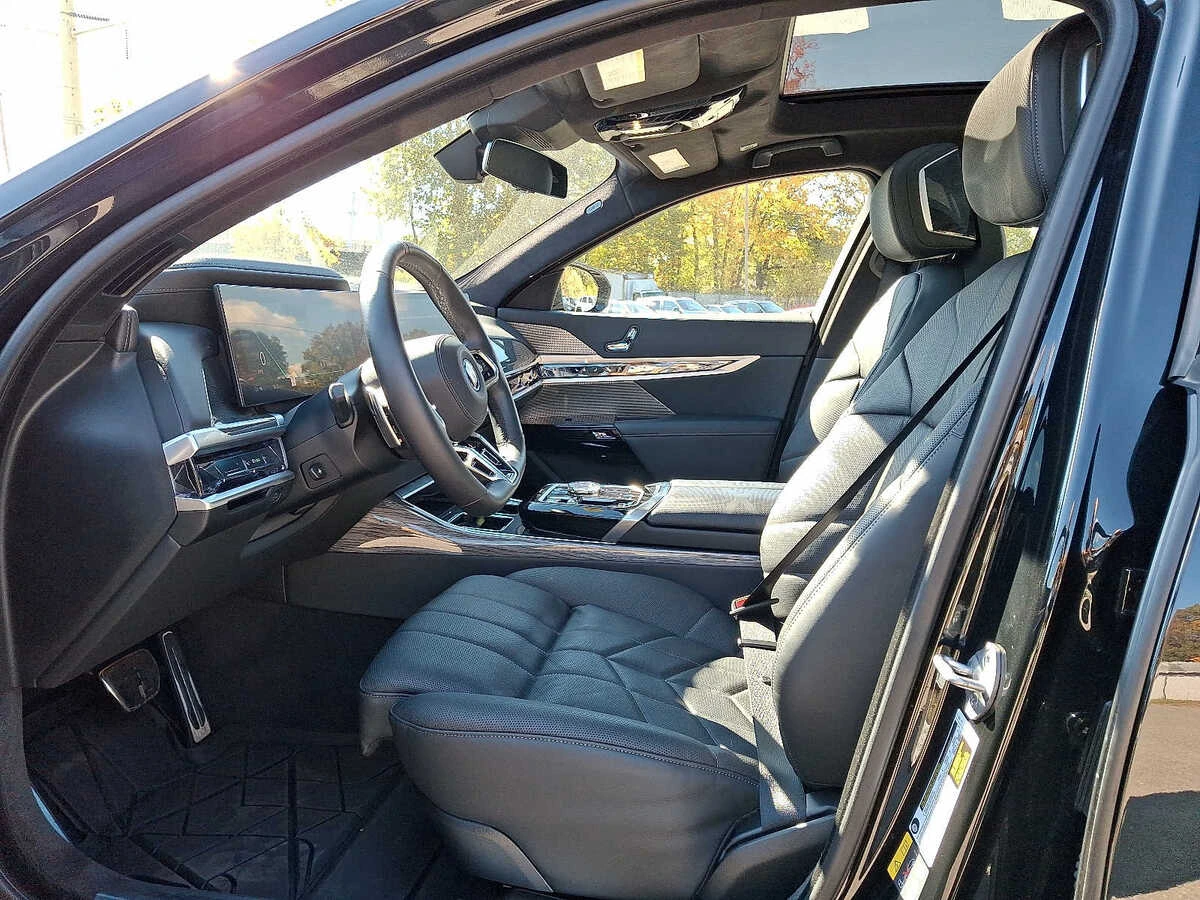 2024 BMW i7 Base - Photo 13