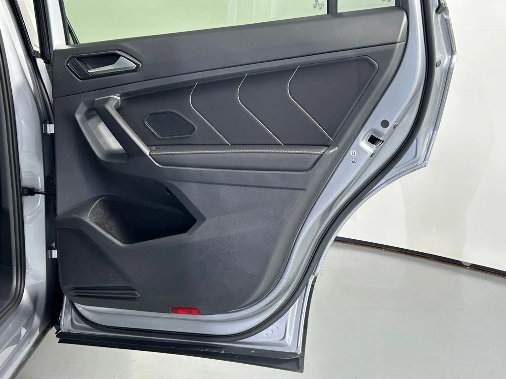 2024 Volkswagen Tiguan SE - Photo 11