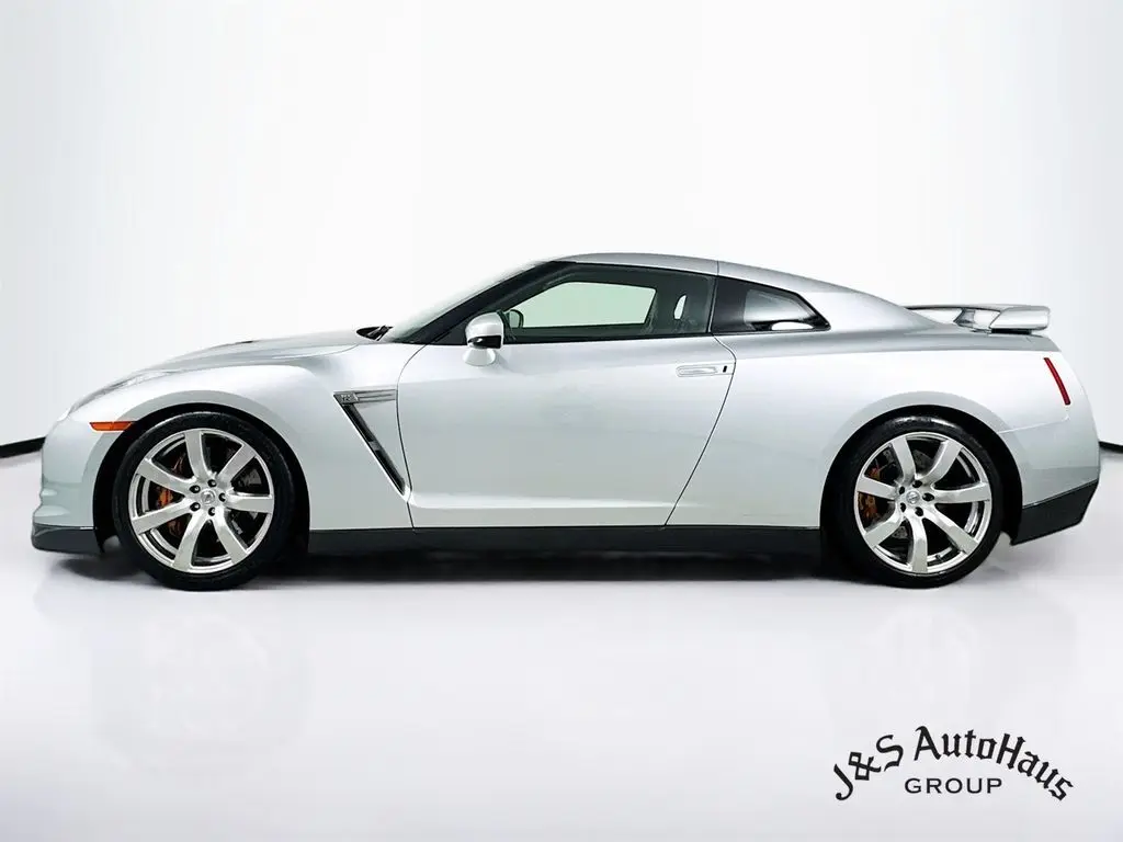 2009 Nissan GT-R Premium photo 4