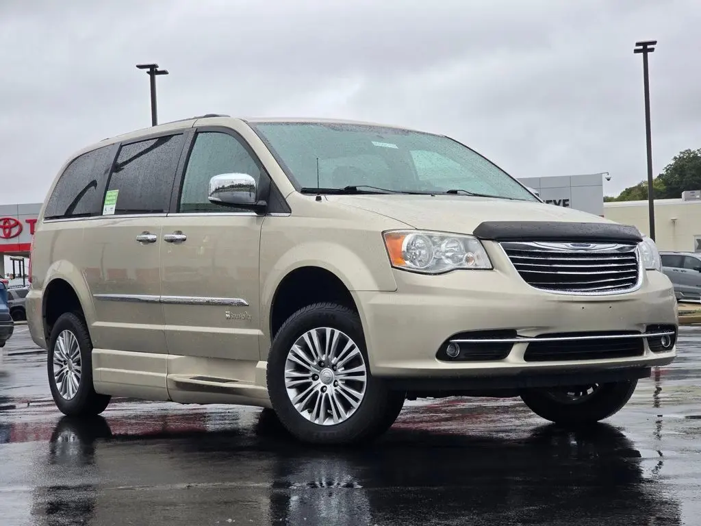 2013 Chrysler Town & Country Touring-L