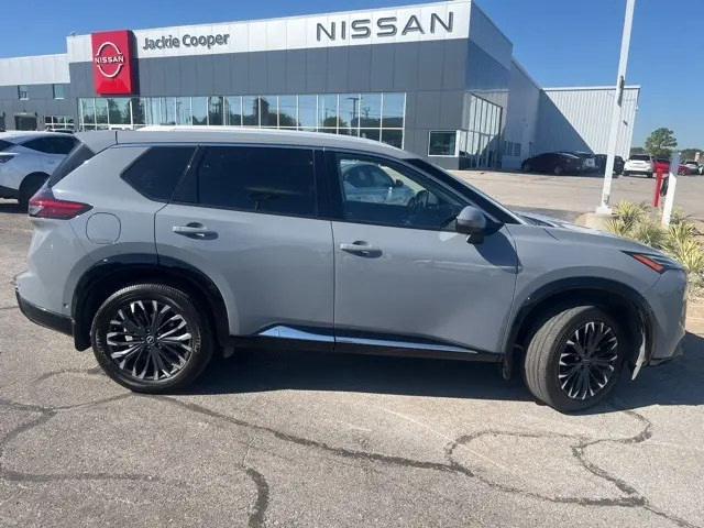 2024 Nissan Rogue Platinum photo 7