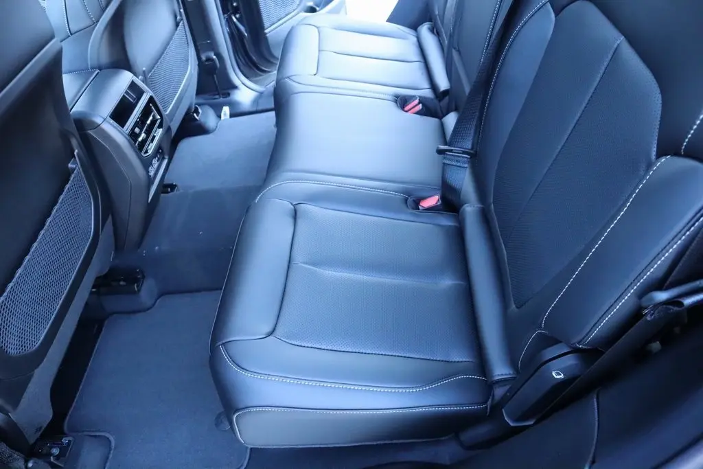 2025 Jeep Grand Cherokee Limited photo 3