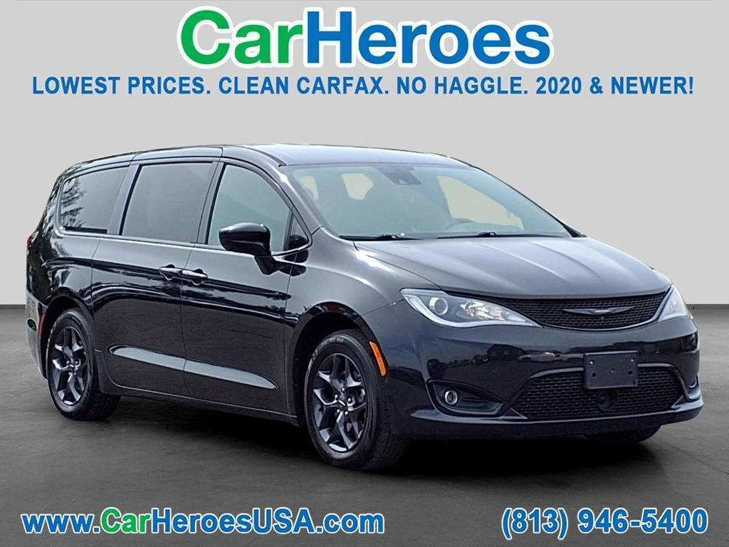 2019 Chrysler Pacifica Touring Plus's photo